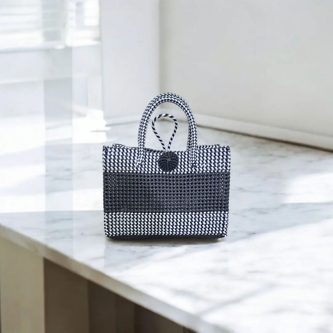 রাঙ্গামাটির কালো সাদা টিফিন ক্যারিয়ার ব্যাগ - Ranga Ghor BD হস্তশিল্প