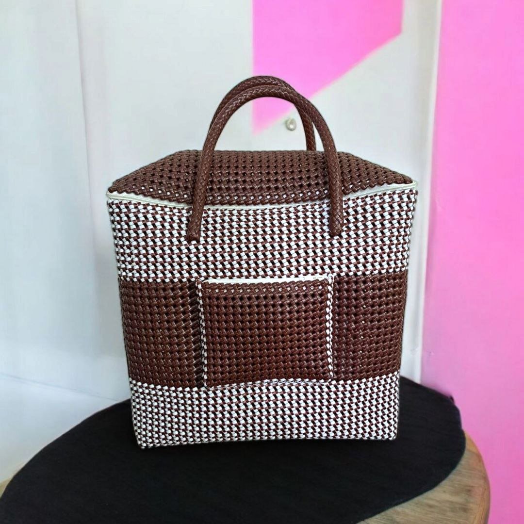 রাঙ্গামাটির হাতবোনা ঝুড়ি ব্যাগ বড় সাইজ ঢাকনা সহ ব্রাউন রঙ rangaghorbd