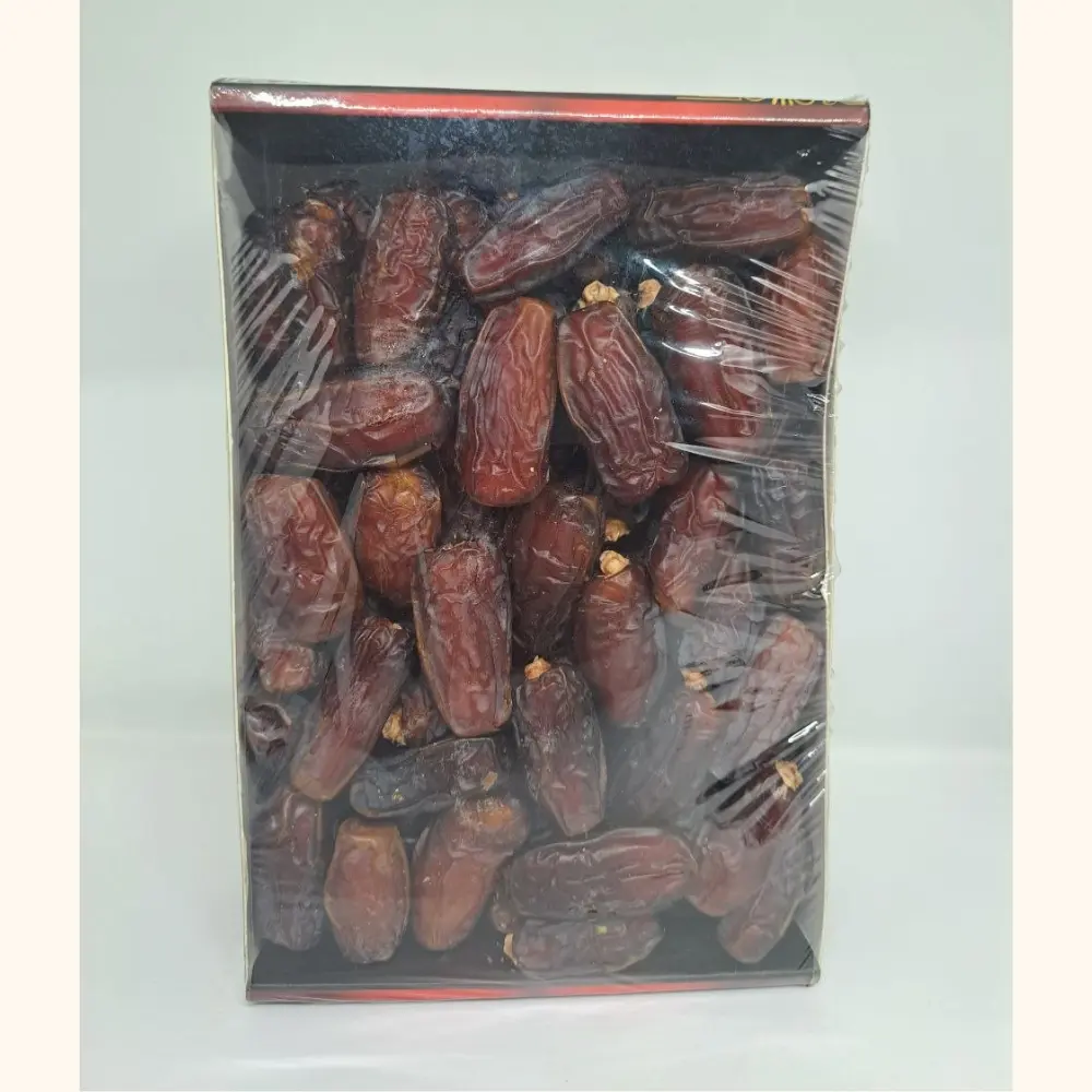 মাবরুম মরিয়ম খেজুর মার্বেল বোর্ডে রমজানের লণ্ঠন সহ rangaghorbd